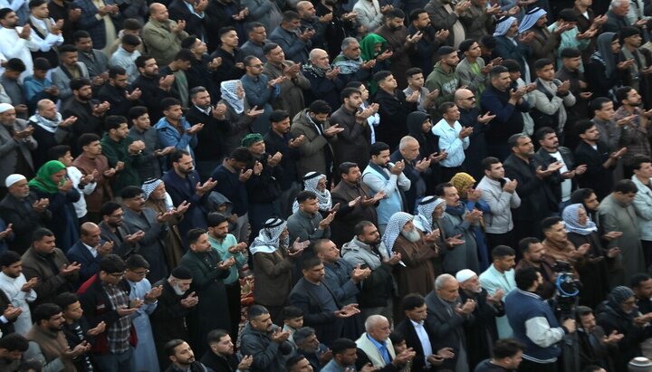 برپایی نماز عید فطر در بین الحرمین کربلا