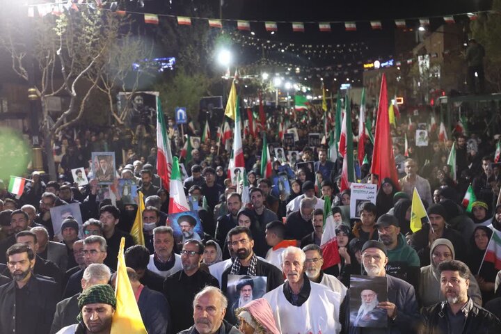 تصاویر/ وداع با پیکر پاک ۵ شهید تجاوز رژیم صهیونیستی و آمریکای جنایتکار به سمنان