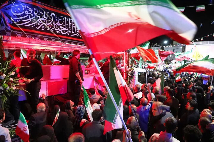 تصاویر/ وداع با پیکر پاک ۵ شهید تجاوز رژیم صهیونیستی و آمریکای جنایتکار به سمنان