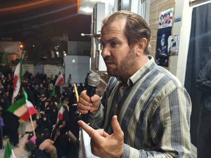 تصاویر/ مردم بنک پای کار نظام