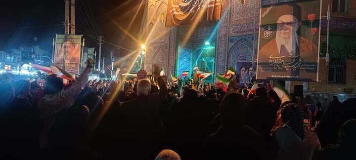 تصاویر/  بیست و یکمین شب حضور پرشور مردم ولایتمدار قرچک در تجدید بیعت با آرمان‌های انقلاب