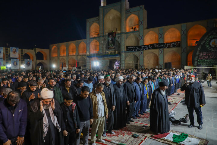 تصاویر/ پرجمعیت ترین موکب شب و روز در یزد از جنگ رمضان تا کنون