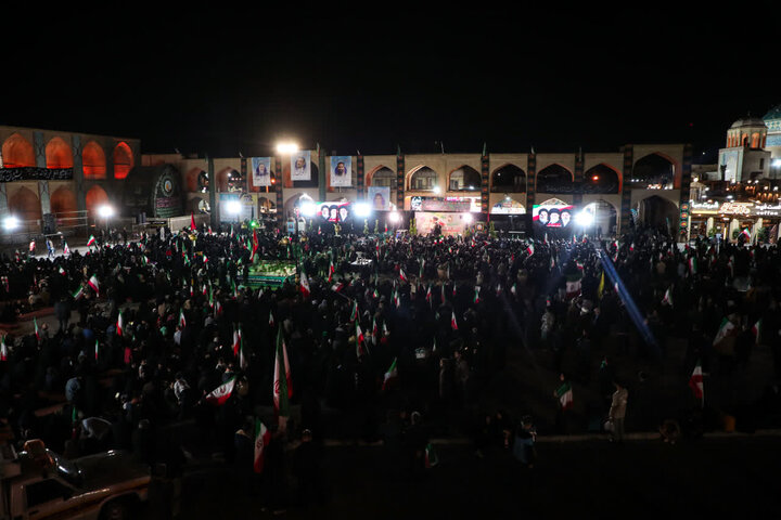 تصاویر/ پرجمعیت ترین موکب شب و روز در یزد از جنگ رمضان تا کنون