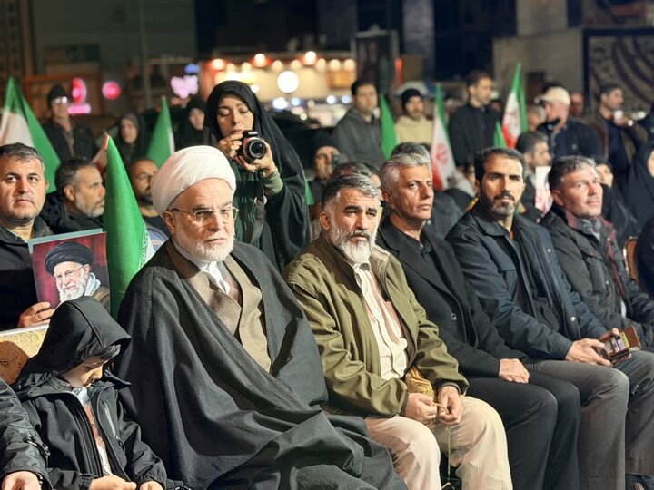 تصاویر/ تجمع مردمی میدان‌داران سنندج در حمایت از ایران اسلامی با حضور نماینده ولی فقیه در کردستان