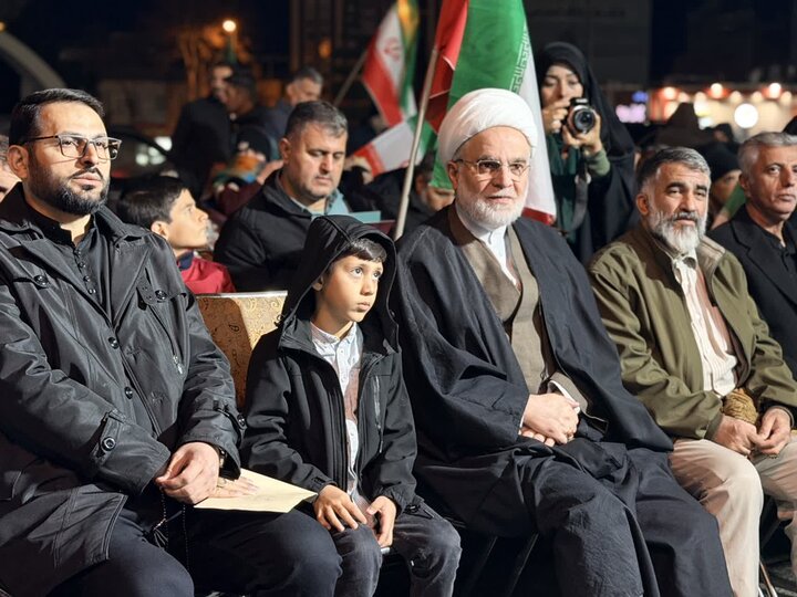 تصاویر/ تجمع مردمی میدان‌داران سنندج در حمایت از ایران اسلامی با حضور نماینده ولی فقیه در کردستان