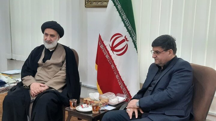 تصاویر/ دیدار نوروزی استاندار چهارمحال و بختیاری با نماینده ولی‌فقیه در استان
