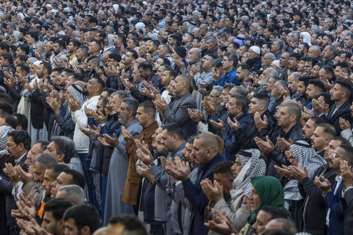 برپایی نماز عید فطر در حرم حضرت اباالفضل العباس (علیه السلام)