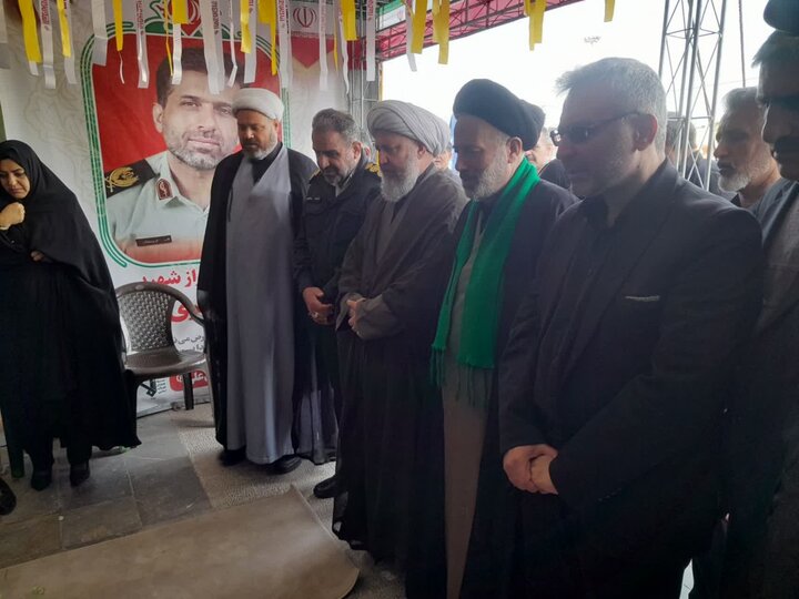 تصاویر/ تجدید میثاق امام جمعه آران وبیدگل با شهدا در سال جدید