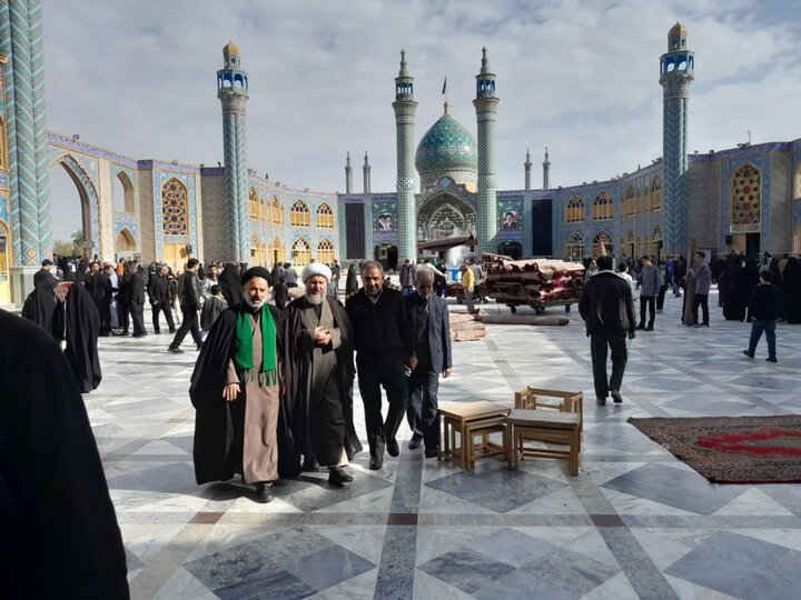 تصاویر/ تجدید میثاق امام جمعه آران وبیدگل با شهدا در سال جدید