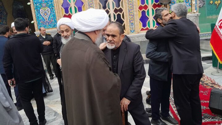 تصاویر/ تجدید میثاق امام جمعه آران وبیدگل با شهدا در سال جدید