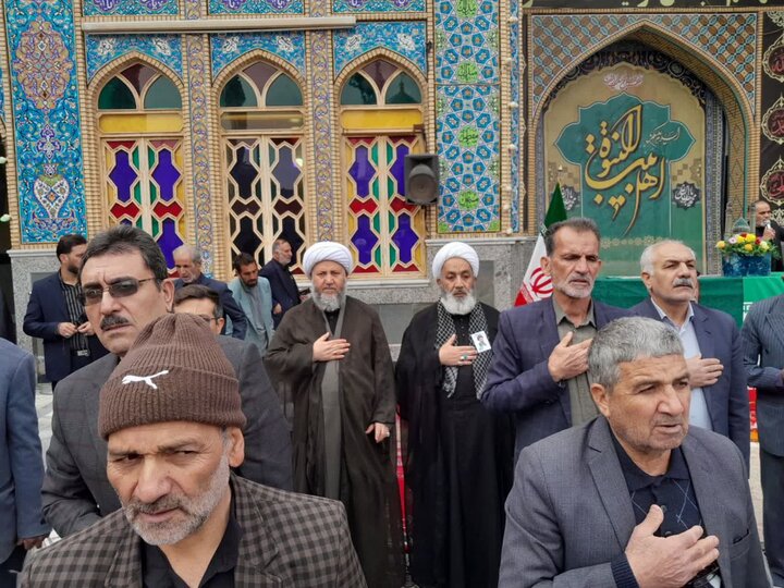 تصاویر/ تجدید میثاق امام جمعه آران وبیدگل با شهدا در سال جدید