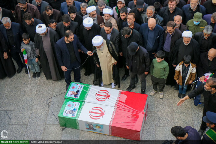 Photos/Témoignage d’unité et de douleur : Funérailles nationales du Dr. Ali Larijani et de son fils à Qom