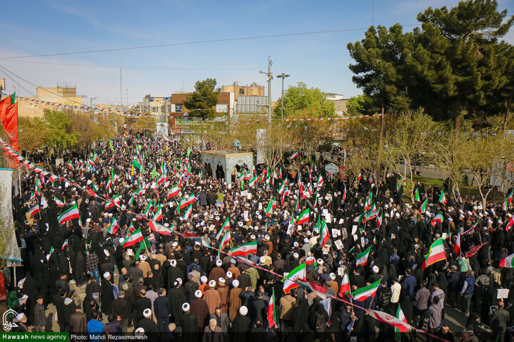 Photos/Témoignage d’unité et de douleur : Funérailles nationales du Dr. Ali Larijani et de son fils à Qom
