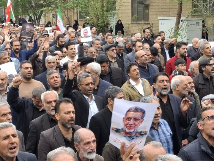 تصاویر/ مراسم تشییع با شکوه سرلشکر شهید دکتر علی‌محمد نائینی درکاشان