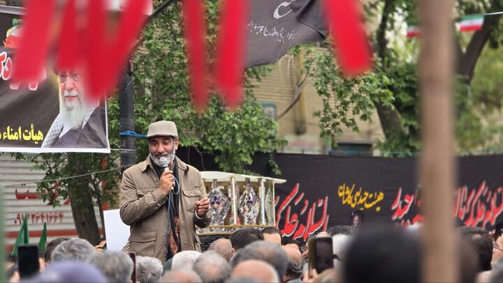 تصاویر/نماز بر پیکر پاک سرلشکرپاسدار شهید دکتر علی محمد نائینی و خانواده میرزایی