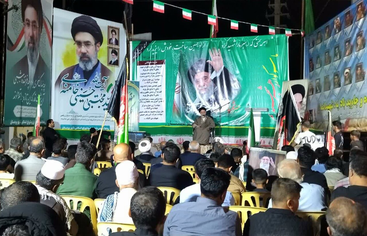 حضور مردم در صحنه، مکمل قدرت نظامی کشور است