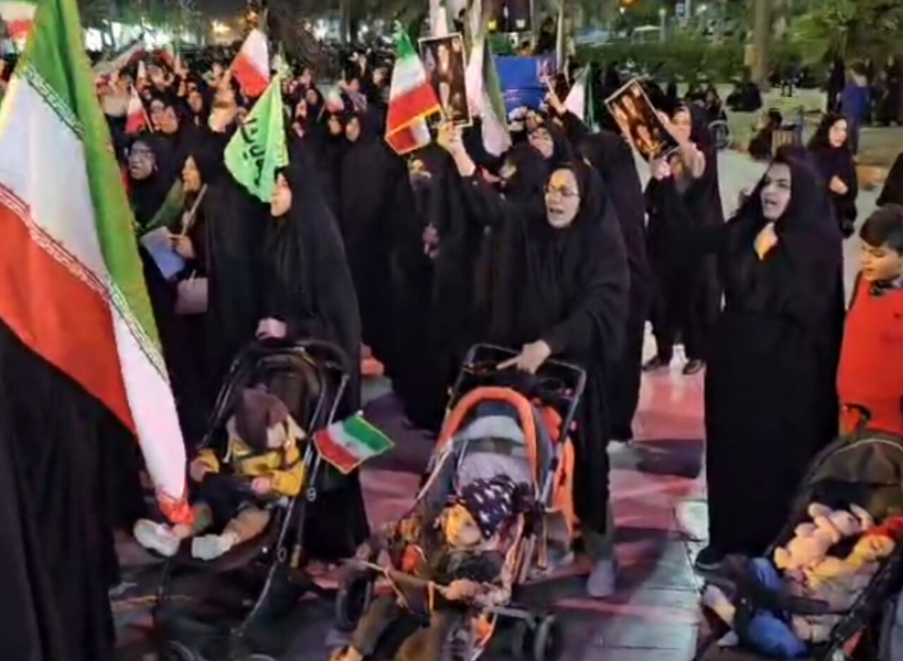 فیلم| اجتماع خانواده های بافقی در موکب شهدای انتظامی