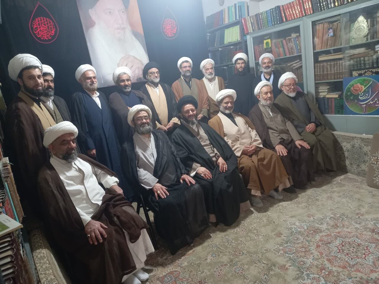 کارکنان مدرسه علمیه آیت‌الله مصطفوی(ره) کاشان با رهبر معظم انقلاب بیعت کردندکارکنان مدرسه علمیه آیت‌الله مصطفوی(ره) کاشان با رهبر معظم انقلاب بیعت کردند
