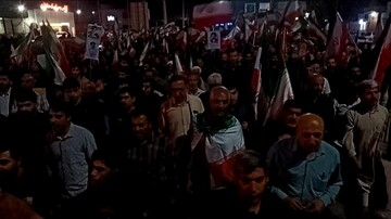 فیلم| راهپیمایی شبانه مردم آبپخش در حمایت از نظام