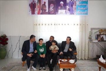 تصاویر / دیدار استاندار قزوین با خانواده شهید اقتدار روحانی پاسدار محمدمهدی مهدی‌سیرت