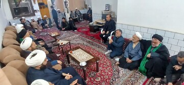 تصاویر/ دیدار اساتید مدرسه علمیه امیرالمؤمنین(ع) آران و بیدگل با خانواده نخبه شهید علیرضا دهقانی‌