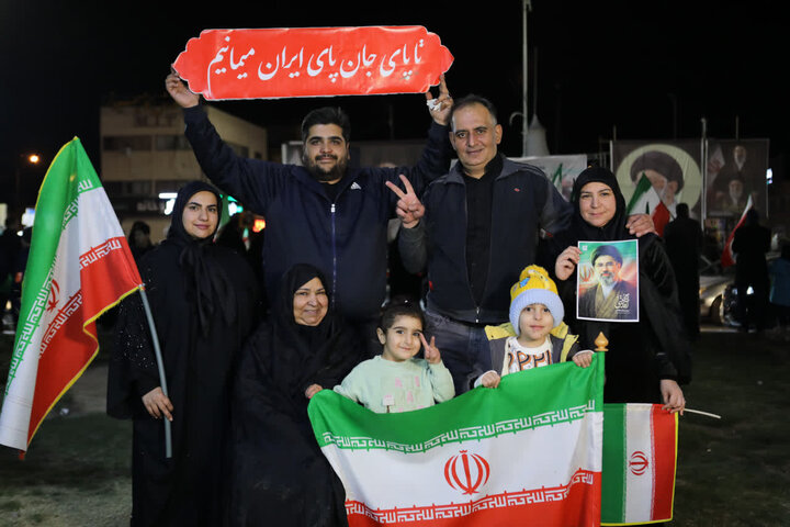 تصاویر/تک نگاره هایی از موکب میدان آزادی کرمان