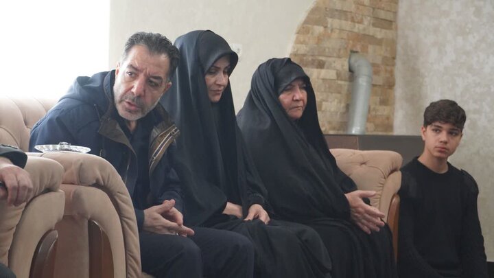 تصاویر / دیدار فرمانده سپاه ومسئول نمایند گی ولی فقیه با خانواده شهدای اخیر جنگ تحمیلی