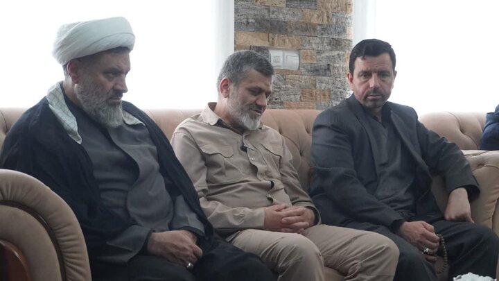 تصاویر / دیدار فرمانده سپاه ومسئول نمایند گی ولی فقیه با خانواده شهدای اخیر جنگ تحمیلی