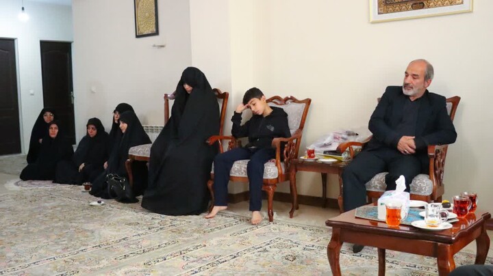 حضور سرپرست حوزه علمیه خواهران استان البرز در منزل شهید جعفری