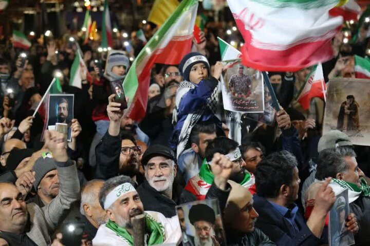 تصاویر/ مراسم شبی با شهدای وطن در میدان شهدا اراک
