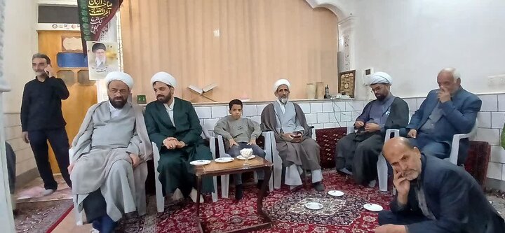 تصاویر/ دیدار اساتید مدرسه علمیه امیرالمؤمنین(ع) آران وبیدگل با خانواده نخبه شهید علیرضا دهقانی‌