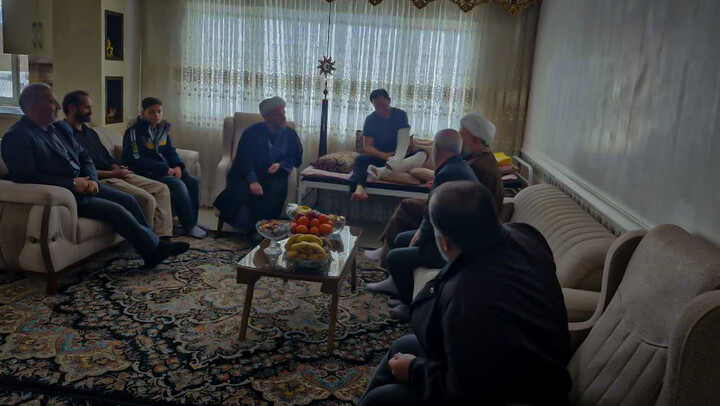 تصاویر/عیادت از جانباز جنگ رمضان وخدا قوت به بسیجیان مستقر در ایست و بازرسی‌ها شهر بهار