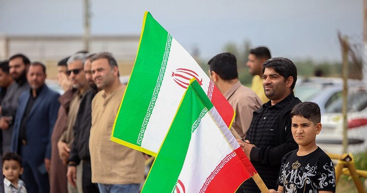 تصاویر/زنجیره انسانی اهوازی‌ها پیرامون نیروگاه برق رامین