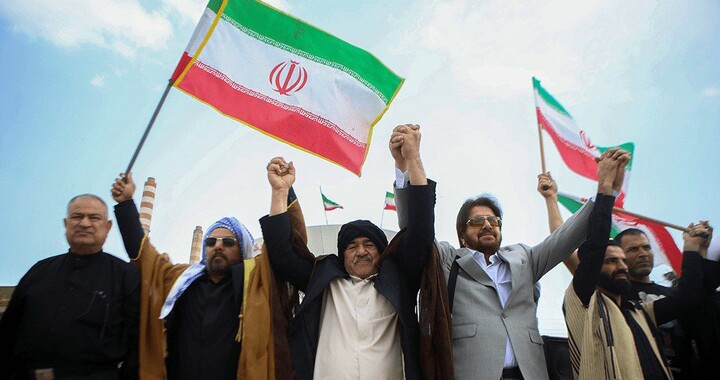 تصاویر/زنجیره انسانی اهوازی‌ها پیرامون نیروگاه برق رامین