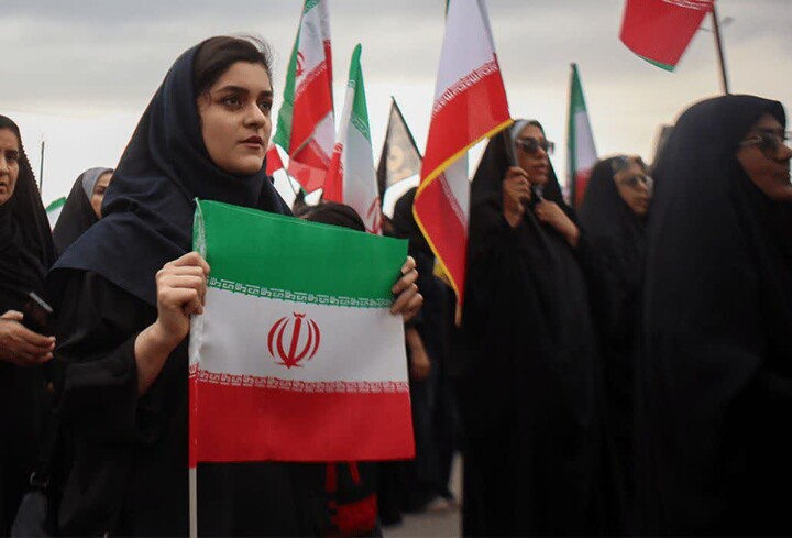 تصاویر/زنجیره انسانی اهوازی‌ها پیرامون نیروگاه برق رامین
