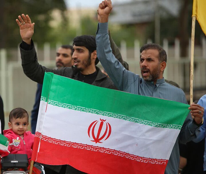 تصاویر/زنجیره انسانی اهوازی‌ها پیرامون نیروگاه برق رامین