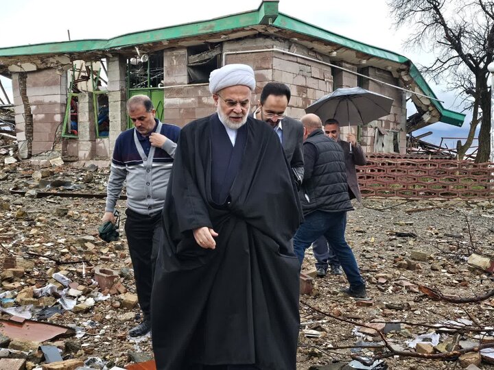 تصاویر/ بازدید نماینده ولی‌فقیه در کردستان از ساختمان تخریب شده صدا وسیمای این استان