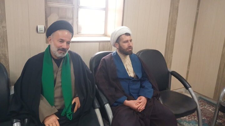 تصاویر/ دیدار اساتید مدرسه علمیه امیرالمؤمنین(ع) آران و بیدگل با امام جمعه نوش آباد