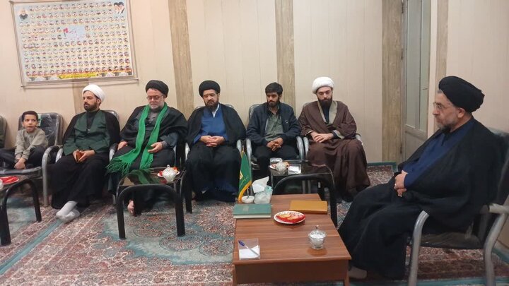 تصاویر/ دیدار اساتید مدرسه علمیه امیرالمؤمنین(ع) آران و بیدگل با امام جمعه نوش آباد