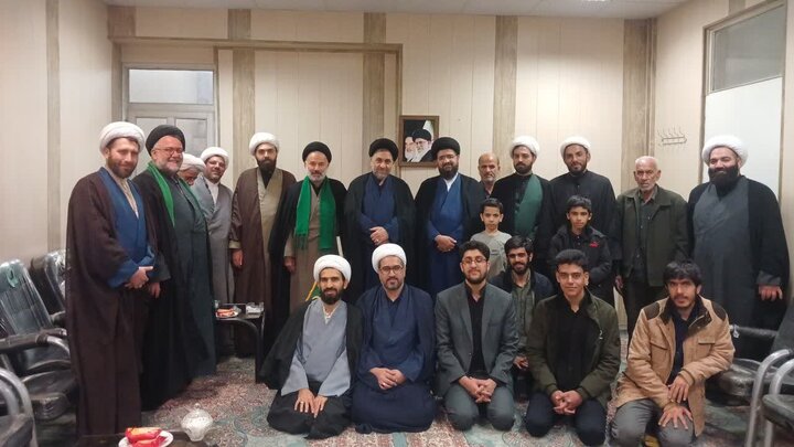 تصاویر/ دیدار اساتید مدرسه علمیه امیرالمؤمنین(ع) آران و بیدگل با امام جمعه نوش آباد