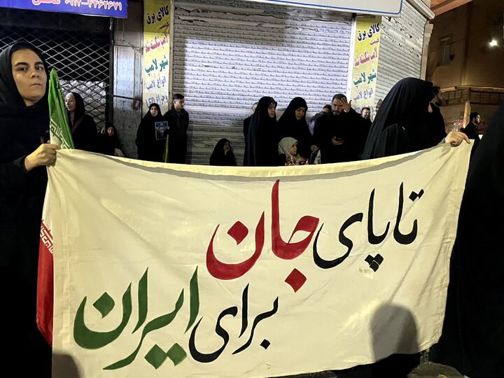 تصاویر/ حضور باشکوه مردم ملارد در شب بیست‌وچهارم