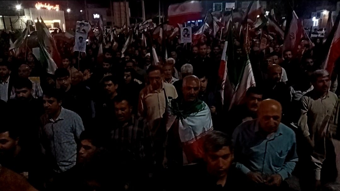 فیلم| راهپیمایی شبانه مردم آبپخش در حمایت از نظام