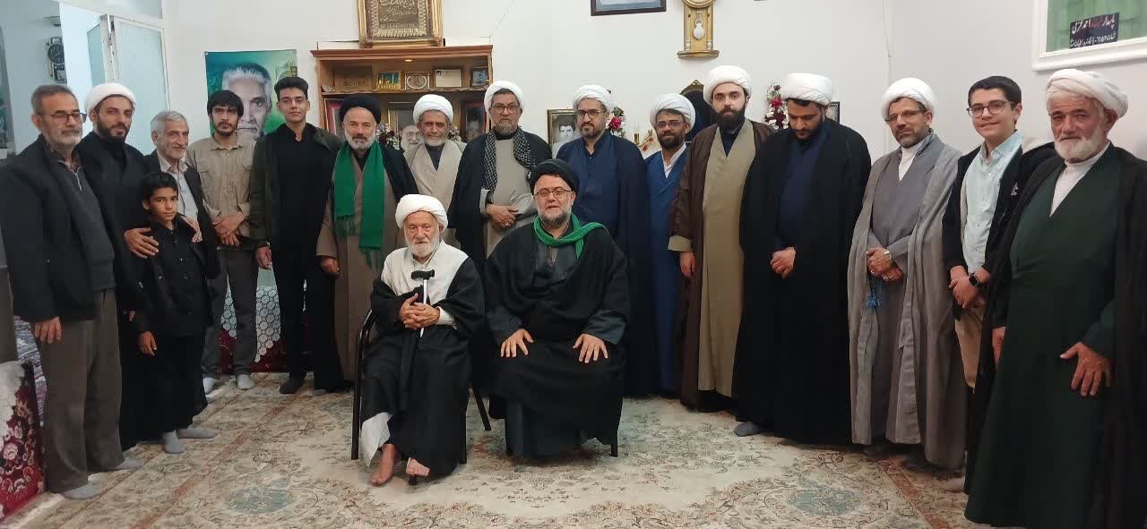 مسئولان و طلاب مدرسه علمیه امیرالمومنین آران  و بیدگل با خانواده روحانی شهید احمد خرمی دیدار کردند