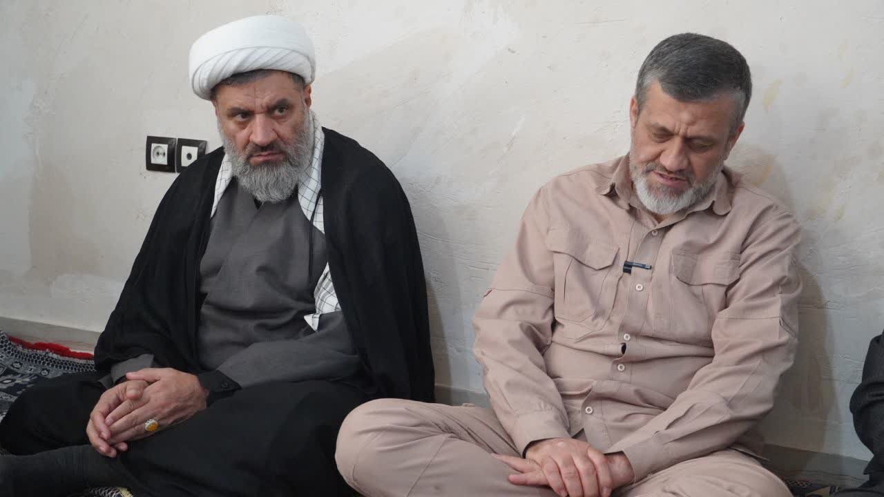 فیلم | دیدار فرمانده سپاه و مسئول نمایندگی ولی فقیه در سپاه استان قزوین با خانواده شهدای جنگ تحمیلی اخیر
