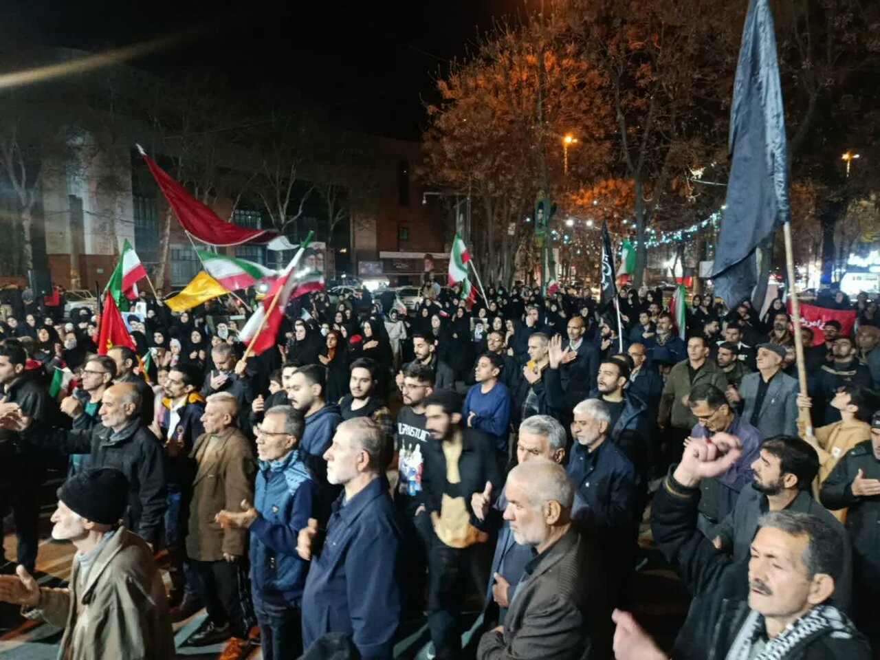 تصاویر/تجمع بزرگ هم‌عهدی‌ مردمجنوب شهر خرم آباد موکب اعظم امام خامنه‌ای با رهبر معظم انقلاب