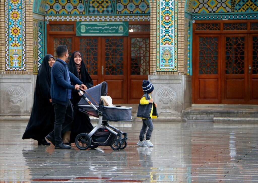 تصاویر/ حال و هوای بارانی حرم مطهر حضرت فاطمه معصومه(س)