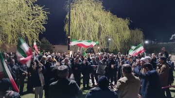 تصاویر / اجتماع مردم اقبالیه در حمایت از نیروهای مسلح و پاسخ به رئیس جمهور جنایتکار آمریکا