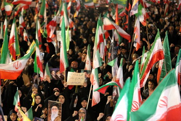 پیشگامی خانم‌ها در میدان دفاع از انقلاب و ایران / ابراهیمی: زن ایرانی ستون حفظ همبستگی ملی است