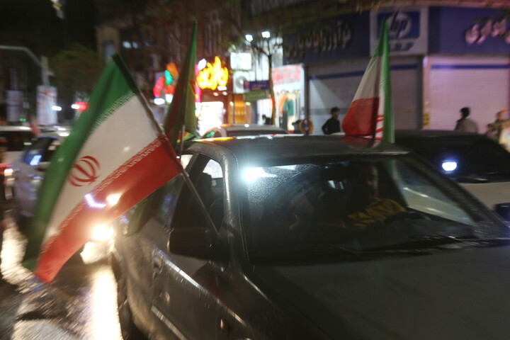 تصاویر/ کاروان خودرویی مردمی در شهر مقدس قم