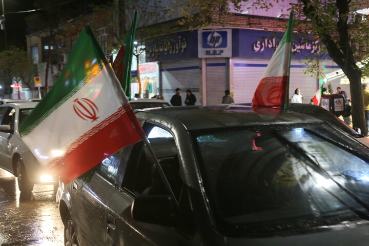 تصاویر/ کاروان خودرویی مردمی در شهر مقدس قم